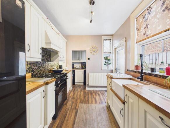 4 bed Terraced for sale Image 5