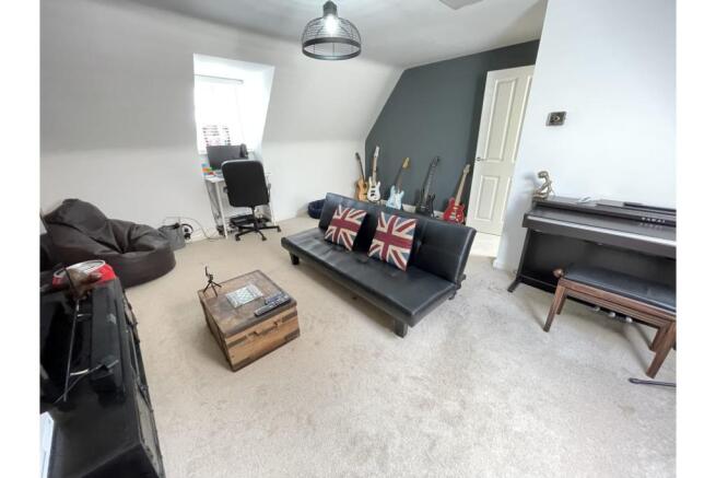 Bedroom 5/Games Room