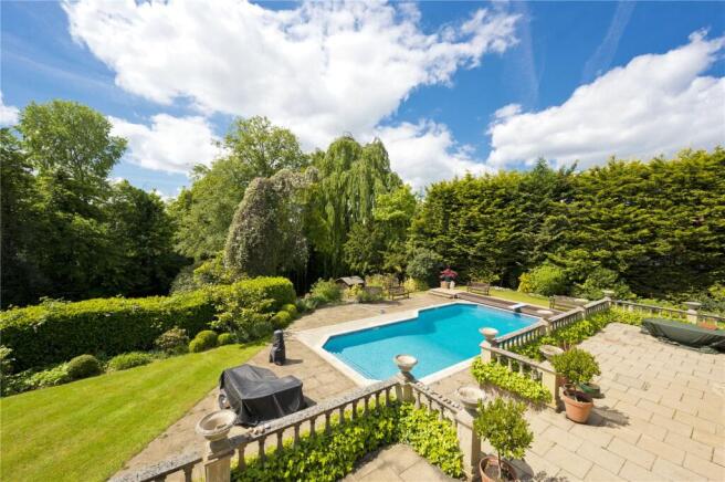 Swimming Pool/Garden