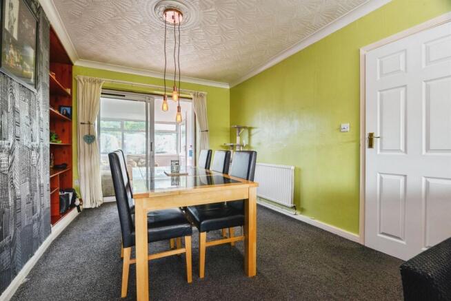 4 bed Semi-Detached for sale Image 5