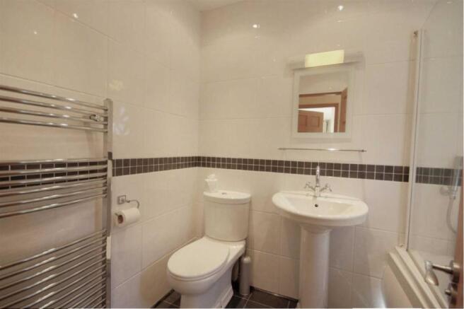 Birchley Road - Bathroom