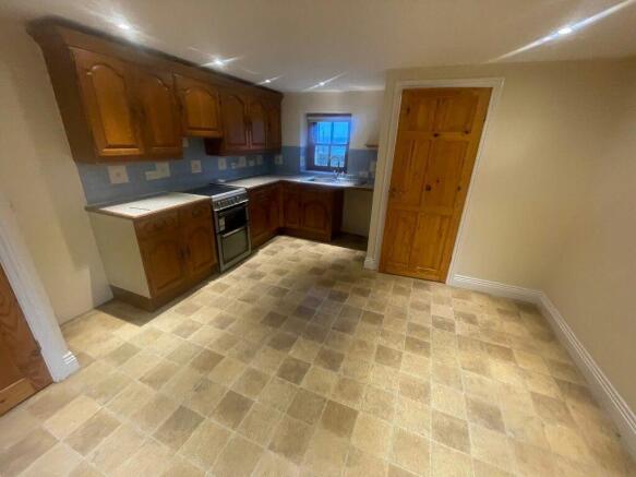 3 bed House to rent Image 4