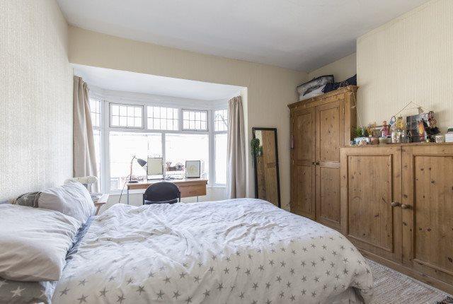 4 bed House to rent Image 9