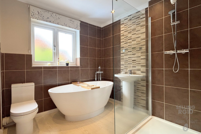 The Hawthorns, Charvil, Reading, Berkshire, RG10 photo 4
