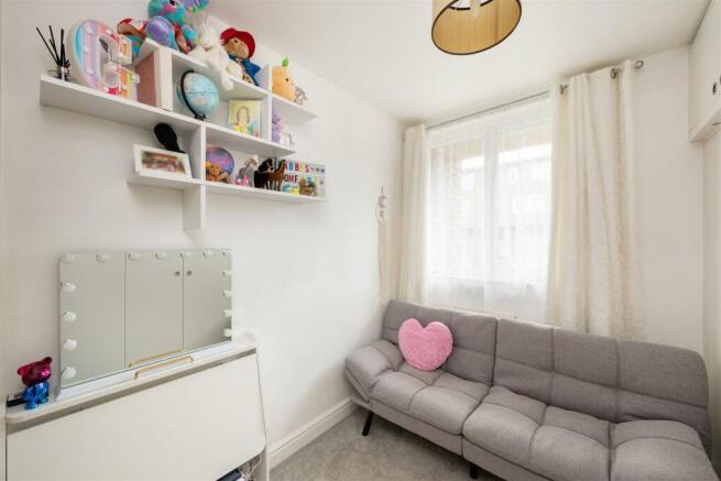 Dowdeswell Close Hi-9.jpg
