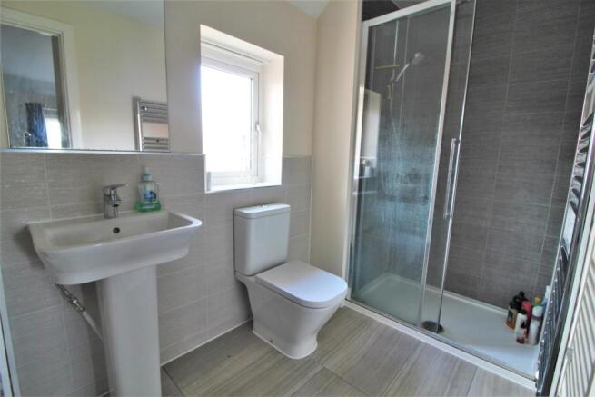 EN-SUITE SHOWER ROOM