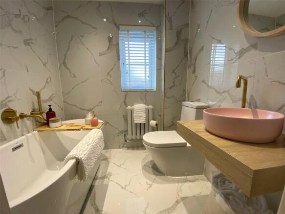4 bed Semi-Detached to rent Image 12