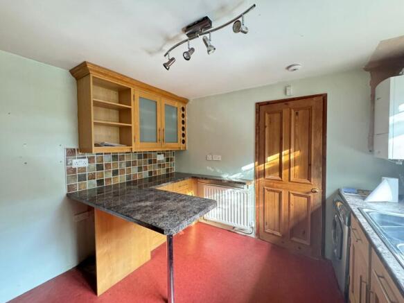 3 bed Semi-Detached for sale Image 10