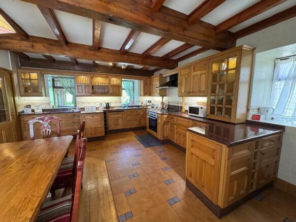 4 bed Cottage to rent Image 4