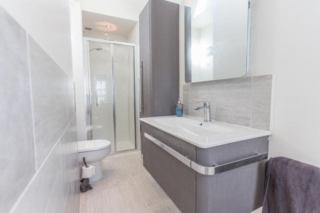Re-fitted en-suite
