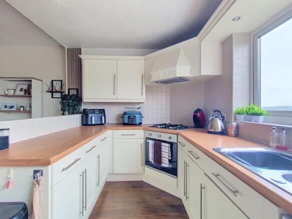 3 bed Semi-Detached for sale Image 8
