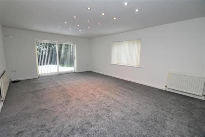 GAMES/ENTERTAINING ROOM