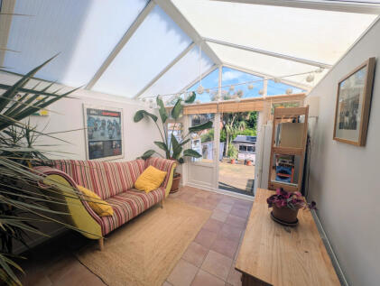 Victoria Road, Cowes, PO31