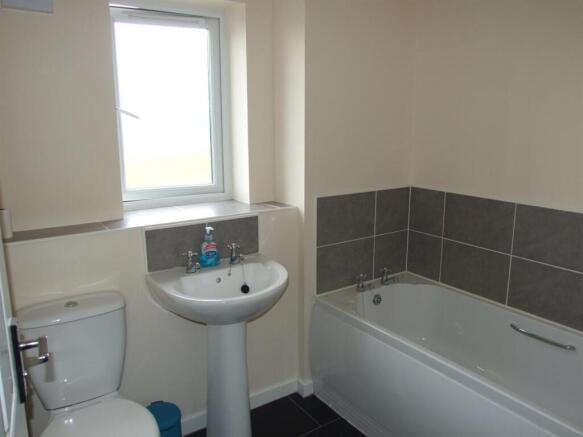 3 bed Terraced to rent Image 11