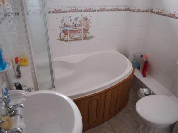 BATHROOM/WC