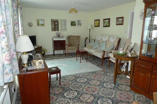 LOUNGE/DINING ROOM