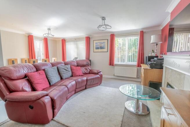 Lounge/Dining Room