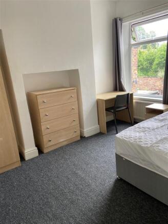 4 bed House Share to rent Image 8