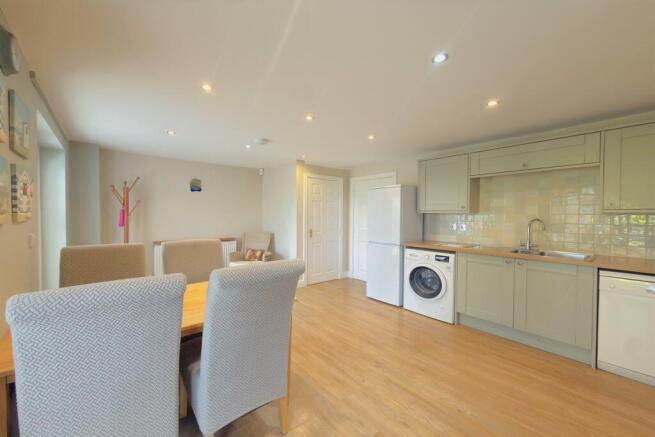 4 bed Detached for sale Image 11