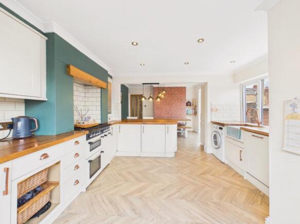 4 bed Detached for sale Image 12