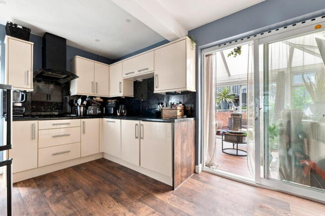 3 bed Terraced for sale Image 5