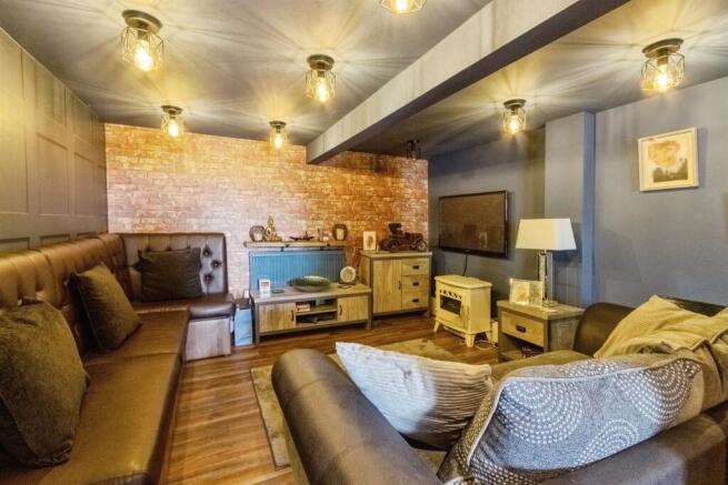 3 bed Terraced for sale Image 12