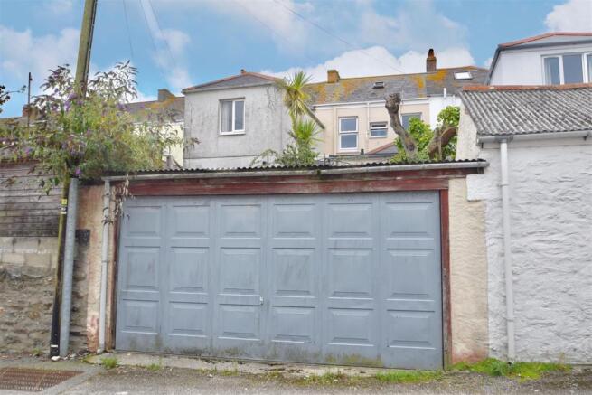 DOUBLE GARAGE
