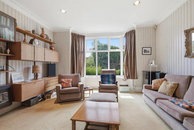 5 bed Detached for sale Image 7