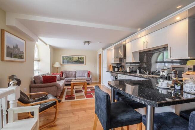 2 bed Apartment for sale Image 4