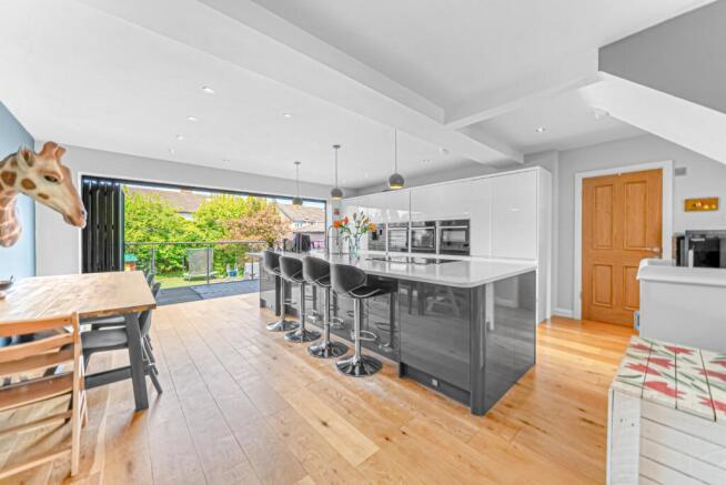 4 bed Semi-Detached for sale Image 9