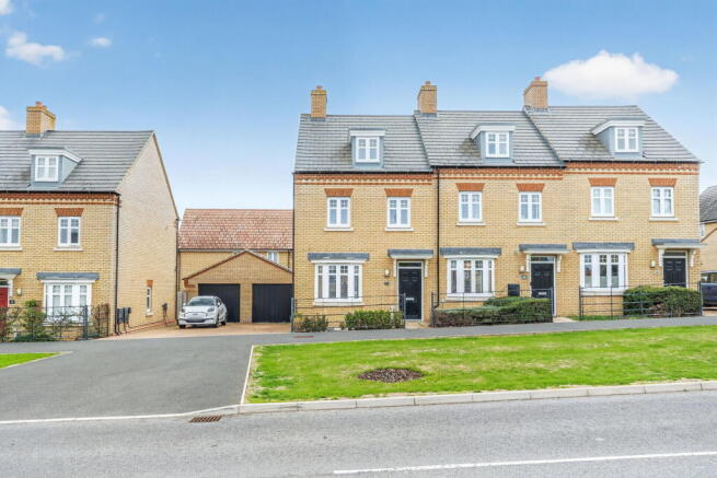 3-bed house on Southern Cross, Wixams, £375,000