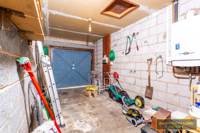 SINGLE GARAGE