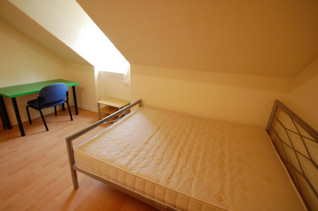 6 bed House to rent Image 11