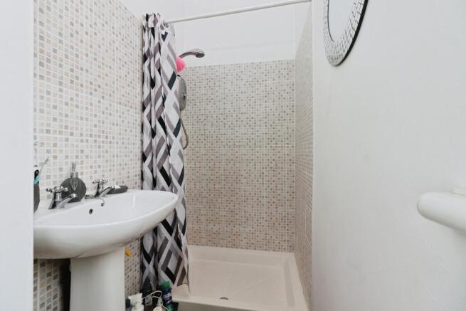4 bed Semi-Detached for sale Image 11