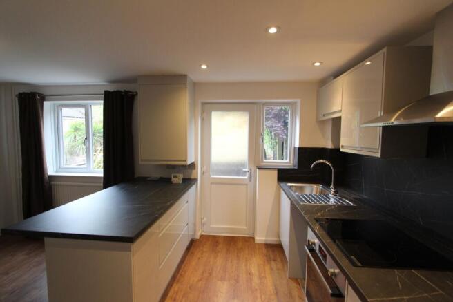 3 bed Semi-Detached to rent Image 4