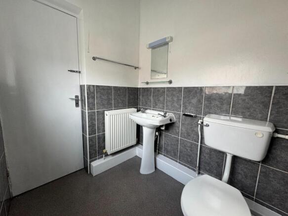 Bathroom 3.jpg