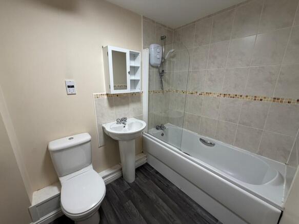 2 bed Flat to rent Image 2