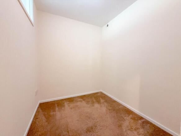 3 bed Apartment for sale Image 7