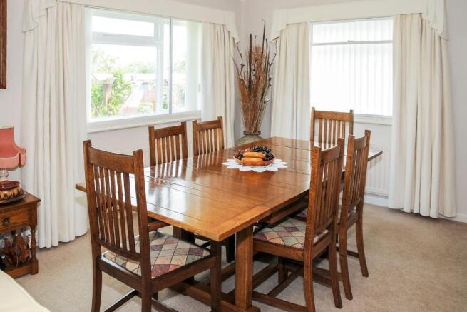 Lounge/Dining Room