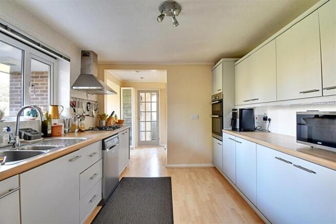 Kitchen 1.jpg