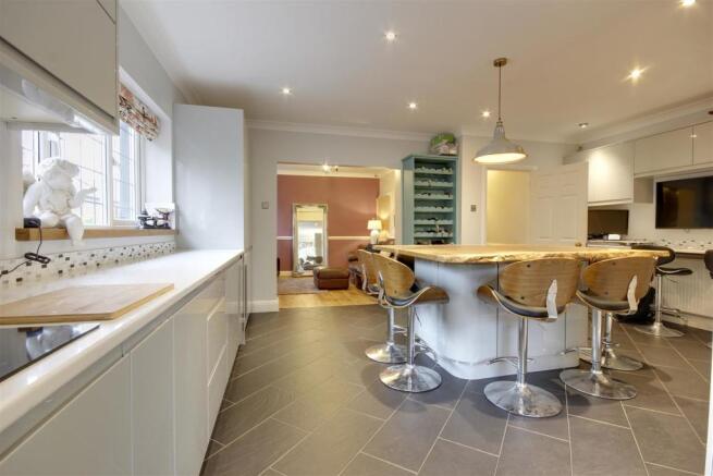 Open Plan Dining Kitchen - Alternataive View