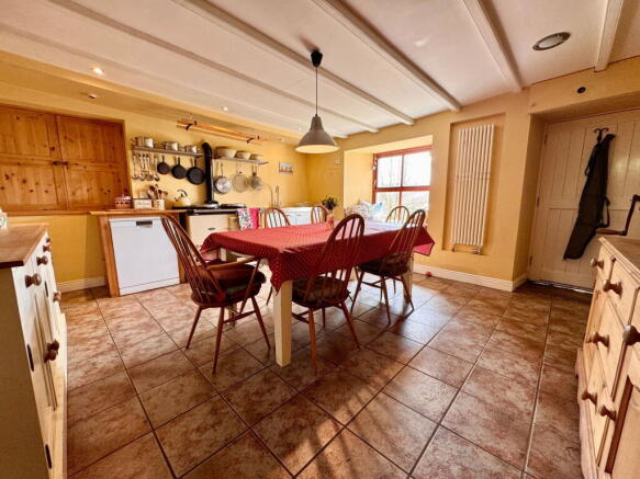 4 bed Detached for sale Image 4