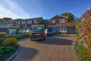 32, Ringway Road, Park Street, St. Albans AL2 2RB
