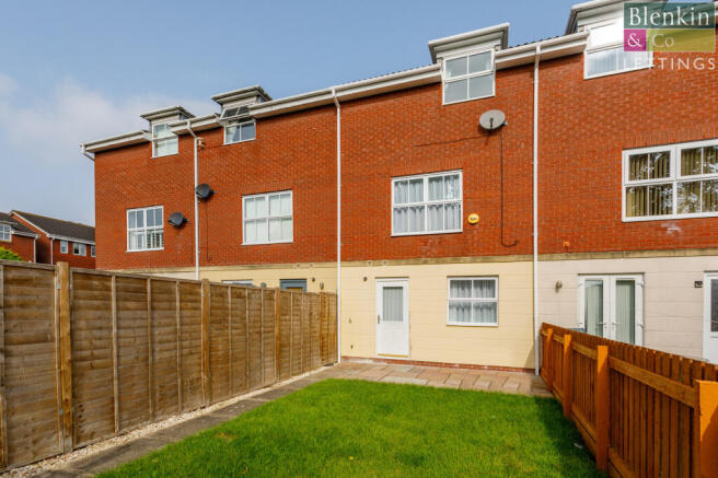 3 bed Town House to rent Image 11
