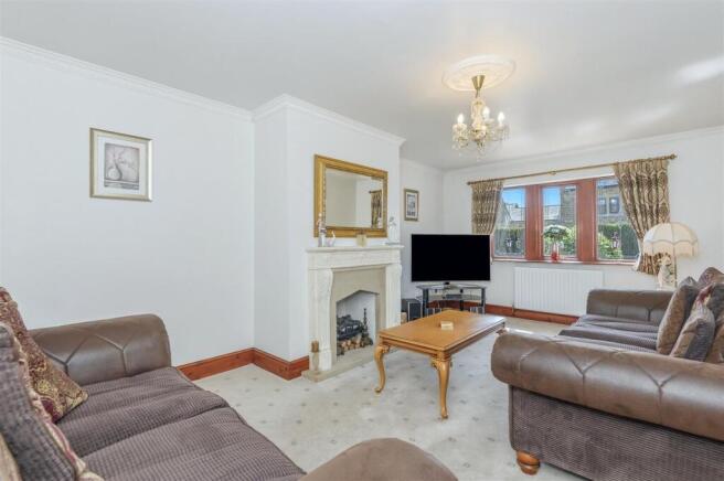 6 bed Detached for sale Image 6