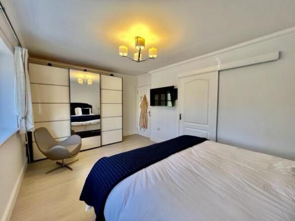 ADDITIONAL PHOTO OF MAIN BEDROOM