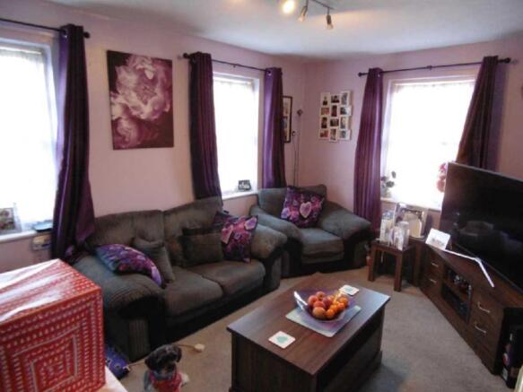 21 PENHALIGON COURT - LOUNGE.JPG