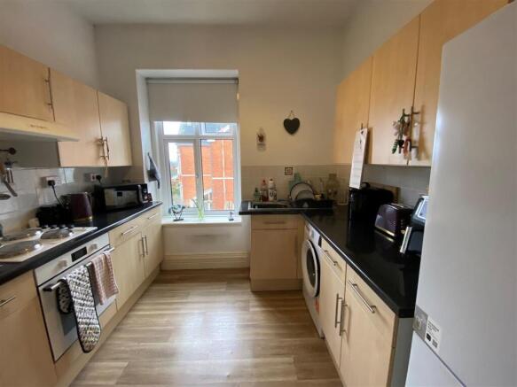 5, 8 Park Road - kitchen.jpg
