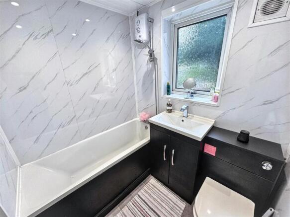 2 bed Terraced for sale Image 8