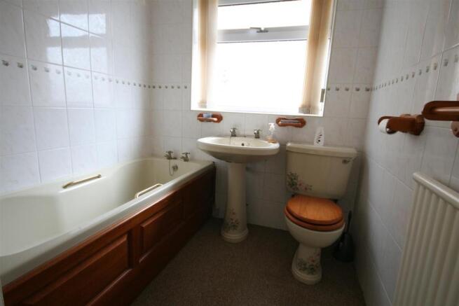 BATHROOM/WC